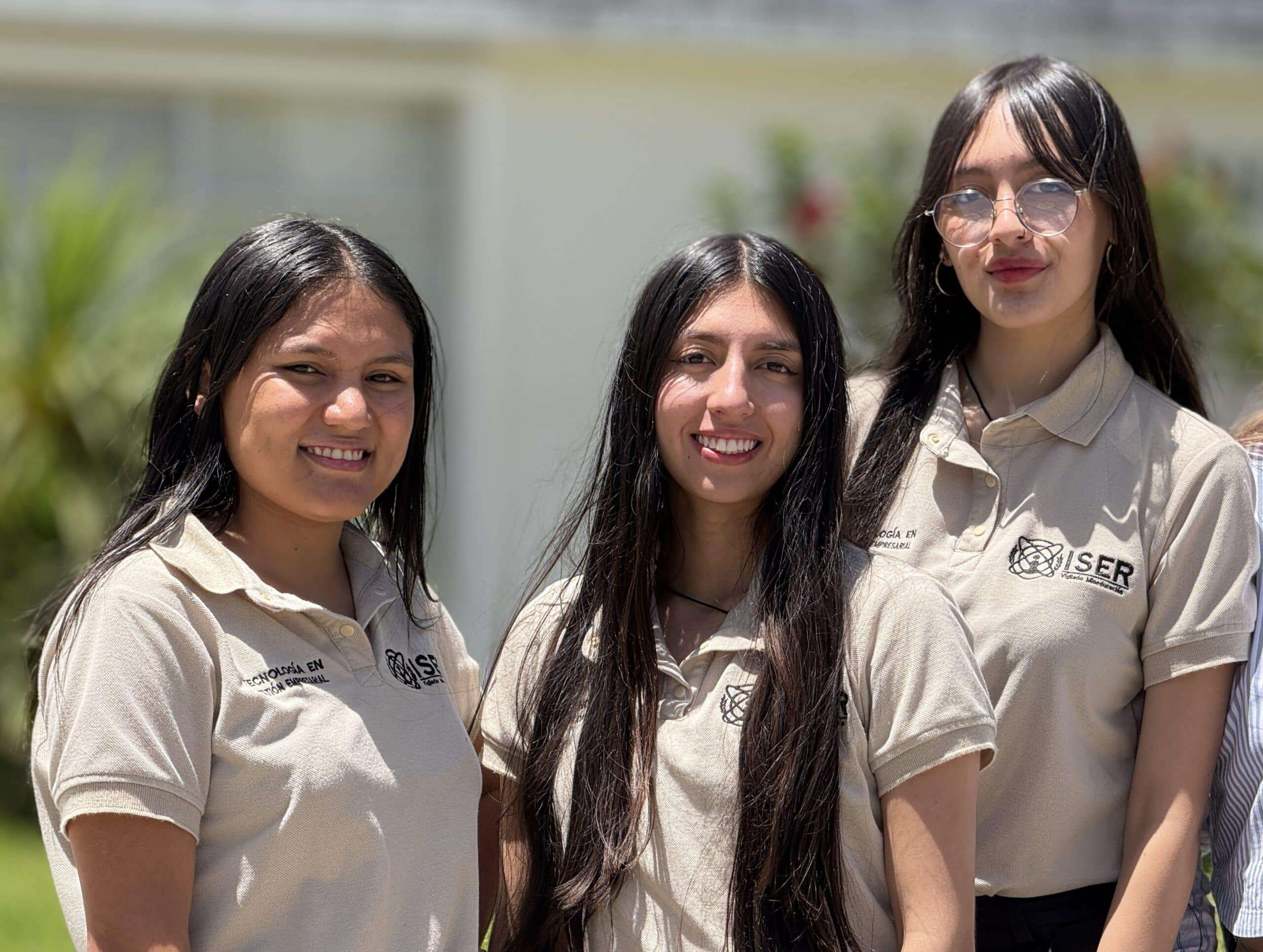 Estudiante del ISER en pr&aacute;ctica de campo agropecuaria