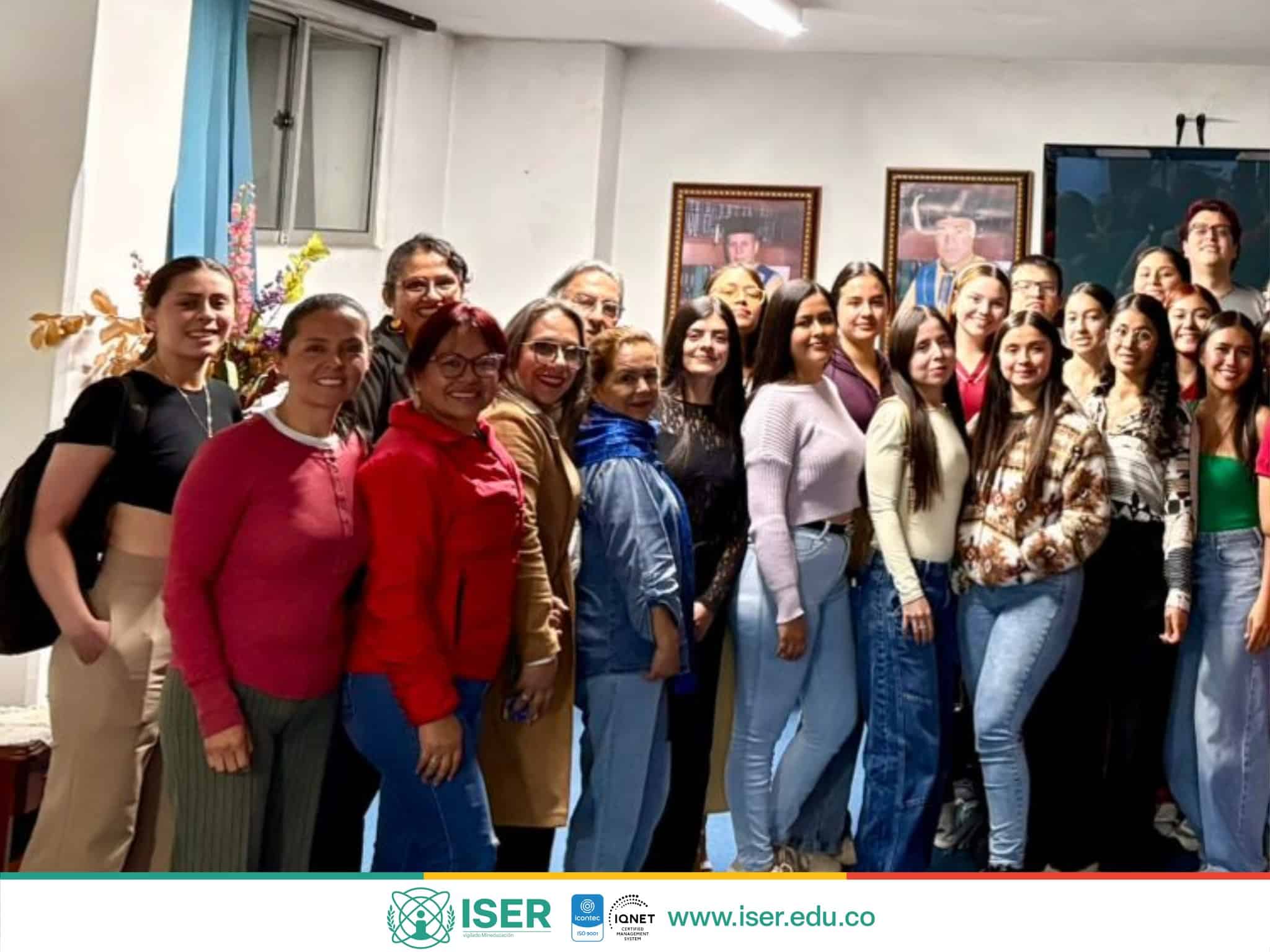 Comunidad rural trabajando la tierra en una regi&oacute;n con presencia del ISER